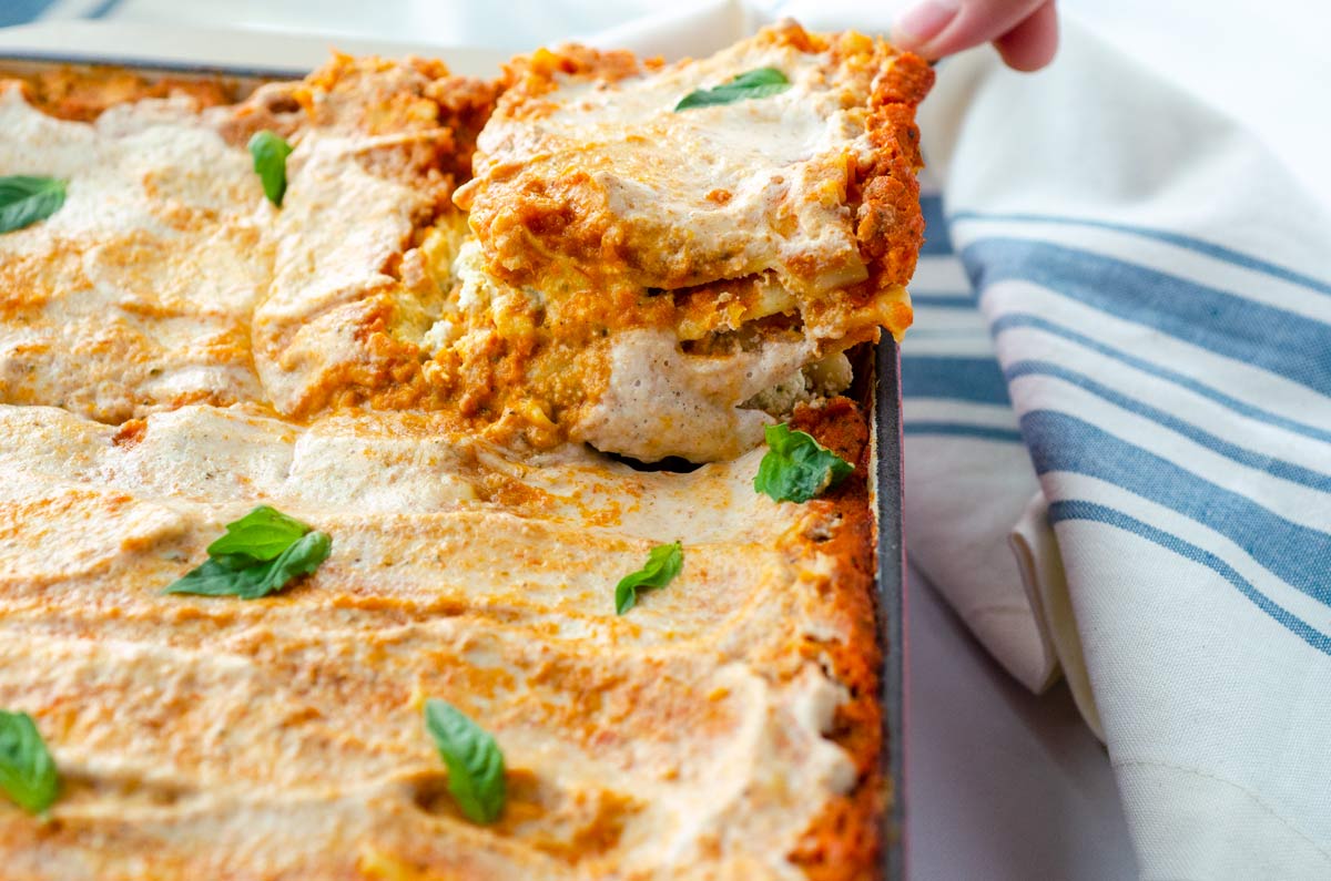 The best vegan lasagna made with <a href="/PrimalKitchenCo/">Primal Kitchen</a> Spicy Arrabbiata Sauce. It's so good!! #nodairy #noaddedsugar #vegan t.ly/Bykl