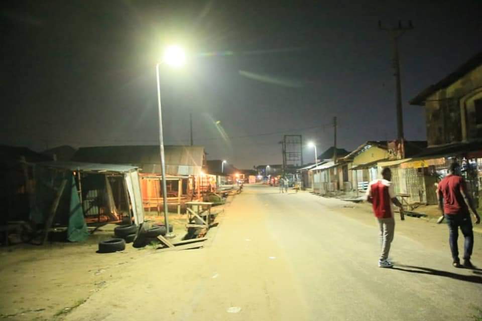 SOLAR STREET LIGHTS: OVWIAN-UDU Installation of solar street lights in Ovwian community, Udu Local Government Area of Delta State.