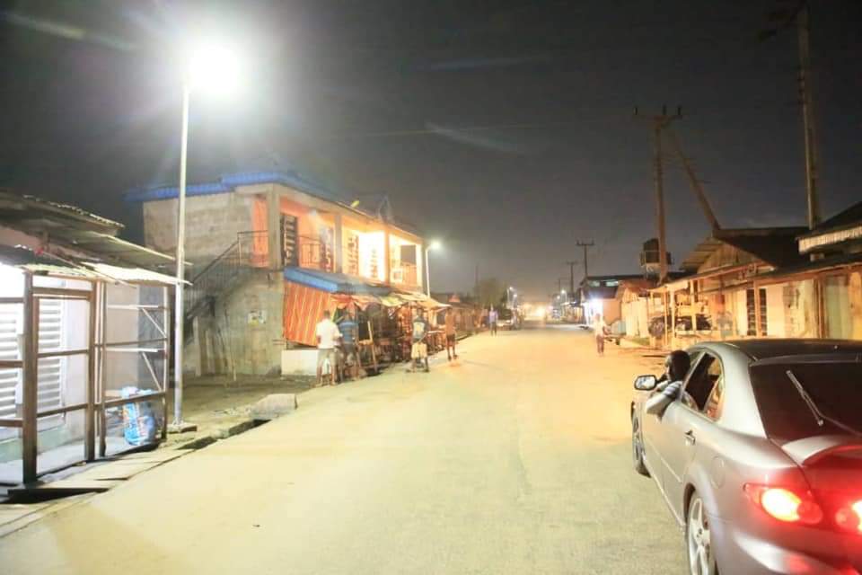 SOLAR STREET LIGHTS: OVWIAN-UDU Installation of solar street lights in Ovwian community, Udu Local Government Area of Delta State.