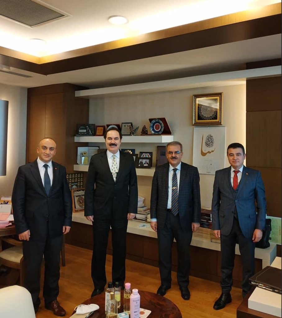 dgskon's tweet photo. @AYMBASKANLIGI Uyuşmazlık mahkemesi Başkanvekilimiz Sayın Muammer TOPAL,Değerli Başkanımızı makamında Hayırlı olsun ziyaretinde bulunduk,yeni görevinde başarılar diliyoruz
Rabbim hayırlı hizmetler yapmayı nasip etsin inşallah.
@muratgurelll @dgskon #KAYAD #ÖzgürŞahin @TSEKurumsal https://t.co/dVd6bZQQuQ