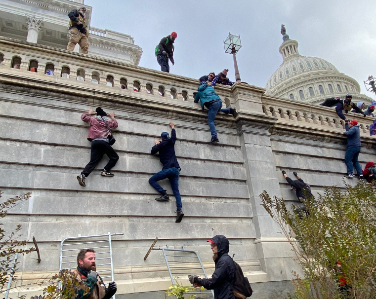 TheWetZombie's tweet photo. I would just like to point out that if they were wearing Vans we wouldn't have this problem #OffTheWall https://t.co/fz2L1CxwlM