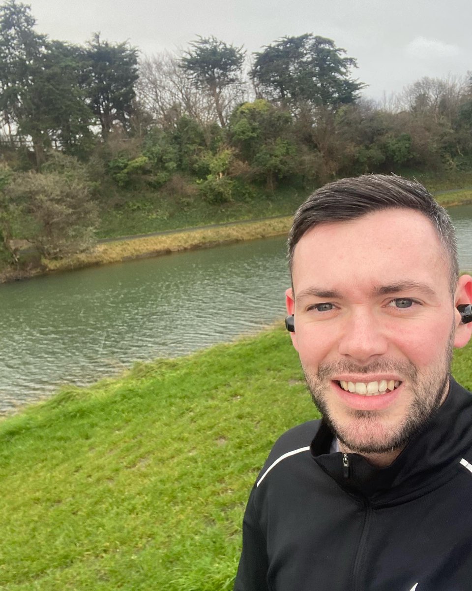 HarleyFPeckham's tweet photo. Evening leg stretch &amp; some Personal development in the ears 👂 🏃‍♂️ 
Great for the mind and body 💆🏻

📸 https://t.co/FDBhOxxQSc via https://t.co/FMzB0ONXZk https://t.co/CeMlFejr13