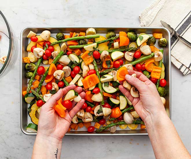 LeeValleyTools's tweet photo. Healthy Recipes for the New Year – Sheet-Pan Dinners. Food blogger Kelly Neil explains how to make these no-fuss meals that are quick, healthy and sure to please everyone at the table. Read more: https://t.co/agcosW9mS6 #TimeToHibermake #LVLetsDoSomething https://t.co/4NrFrZJURl
