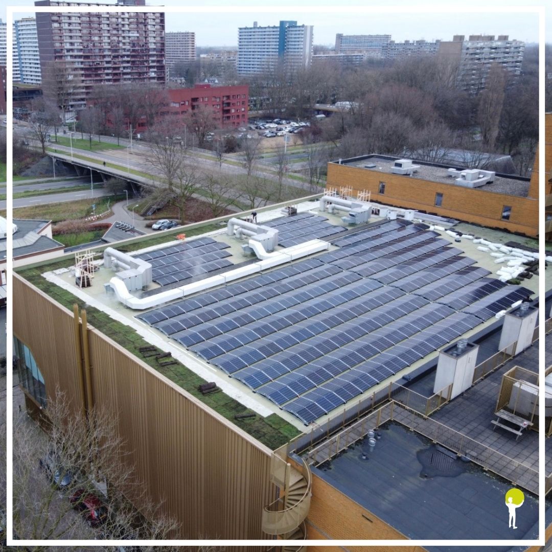 Wat is uw voornemen voor 2021? 

Wij hebben ons voorgenomen om in 2021 zoveel mogelijk groendaken met zonnepanelen aan te leggen.

Deze week zijn wij bezig geweest met ons voornemen door 400m2 met 200 zonnepanelen aan te leggen samen met Zon&amp;Co in opdracht van Deelstroom Delft.