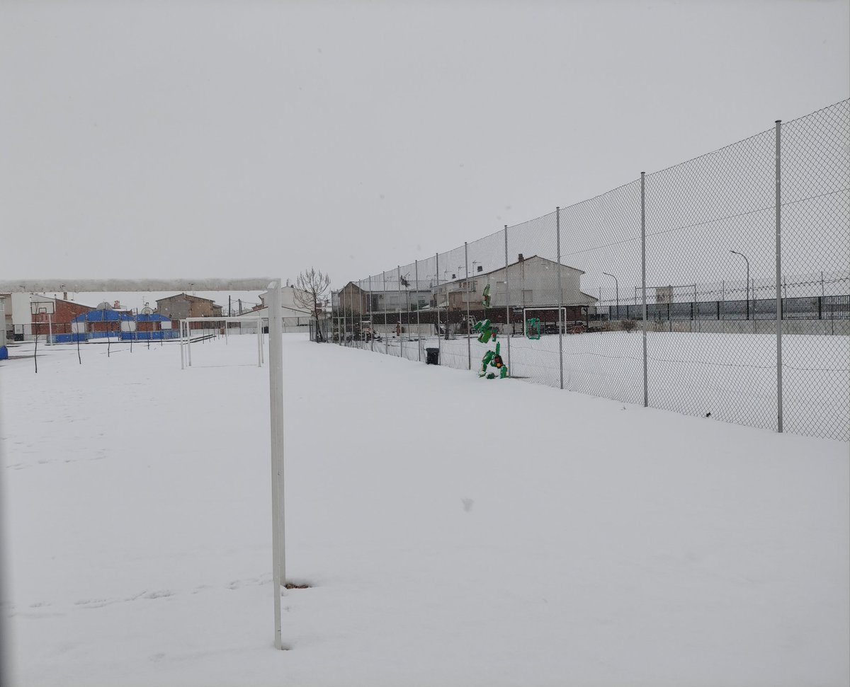 carmaguer97's tweet photo. Nieva sobre nevado en El Provencio (Cuenca) ❄️ @ElTiempoCMM @ElTiempo_tve @ElTiempoA3 @AEMET_CLaMancha @AEMET_Esp https://t.co/NkGaEFUpcG https://t.co/qm8U2GBfYL