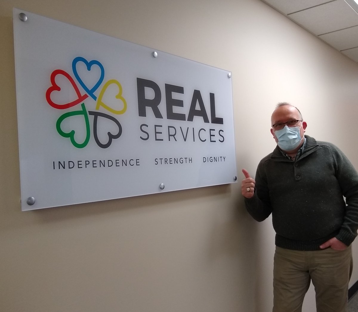 getREALServices's tweet photo. We would like to give a shout out to Valley Screen Process Co., Inc., Karen Barnett, President & CEO and Greg who installed this awesome new sign in our Board Room hallway! Looks amazing, thank you!
#realservices https://t.co/C7cMCnBfcs