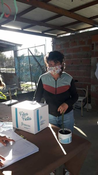 fudeso2's tweet photo. Un obsequio y varios buenos deseos para nuestrxs amigxs de lxs merenderos https://t.co/MZix9q8s8Y
