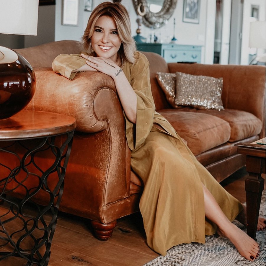 Gülben Ergen'in ayaklarıyla başı fena dertte! "Okşayan olmadıktan sonra..."