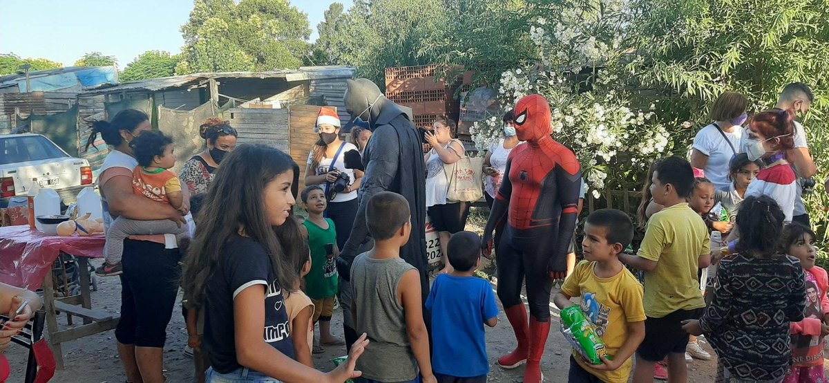 fudeso2's tweet photo. Fantasía y  alegría en el merendero Los Angelitos de Fudeso. Hoy, nos visitaron Los Súper Héroes.  Hermoso regalo de https://t.co/PDWEXlRzvW de Heroes https://t.co/m1FkIivkq3