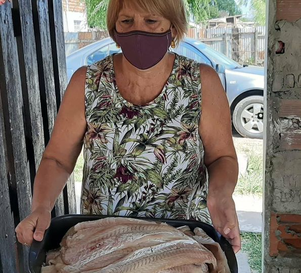 fudeso2's tweet photo. Con el aporte y la solidaria de muchxs, hoy pudimos ofrecer rica merluza a lxs  familias que asisten al merendero " La casa de Luz ". Gracias Cecim La Plata y voluntarixs de Fu de so. https://t.co/EJvz7HG8R9