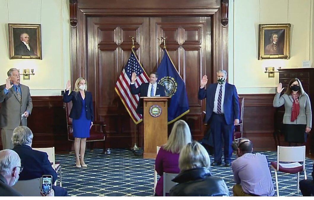 NewsNHJ's tweet photo. .@GovChrisSununu then swears in the 5 Executive Councilors. Councilor Ted Gatsas participated remotely.

#NHPolitics https://t.co/nAcO62Qf1o