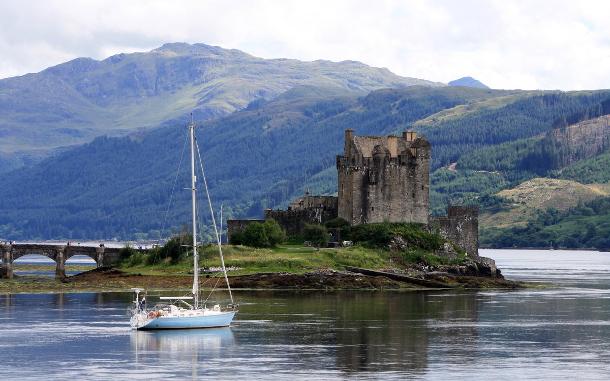 sailscotland's tweet photo. Folks, tell us - what's YOUR favourite castle in Scotland? 🤔

📍 @1EileanDonan, Kyle of Lochalsh 
📸 J. Lemmer https://t.co/UrkXFhognH