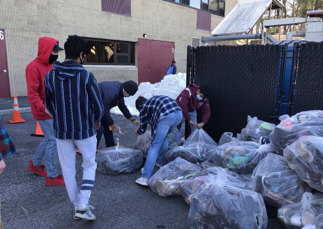 MrsOrsini's tweet photo. A huge congratulations to the Class of 2021, and an equally big “thank you” the the CHS and larger Chelmsford communities on an immensely successful shoe drive fundraiser! https://t.co/ry8okPs9hK