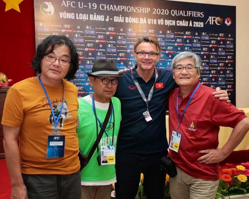 ソルベニ Sol Beni トルシエ 裏ラベルのポエム ソル ベニを味わう 人生のすべては旅であるという生き方に共鳴し テロワールの繊細な記憶の中へと入り込んでいく それはまた 感動と神秘にいたる道を切り開く 端的なバランスのうえに成り立った 豊饒な