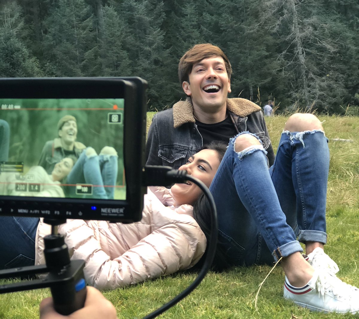 rogerlateshow's tweet photo. 🎬EPISODIO FINAL DE #SOYROGER 🎞 Disponible en el INSTAGRAM de @rogergzz ahora tienen el poder de decidir si continúa la historia ¿Creen que sea el final? 😏🤯📽Aún hay secretos por descubrir, 100K views y continuamos la historia🎞
🎥 https://t.co/X62MFnJEPd https://t.co/Zk3dj8XRZZ