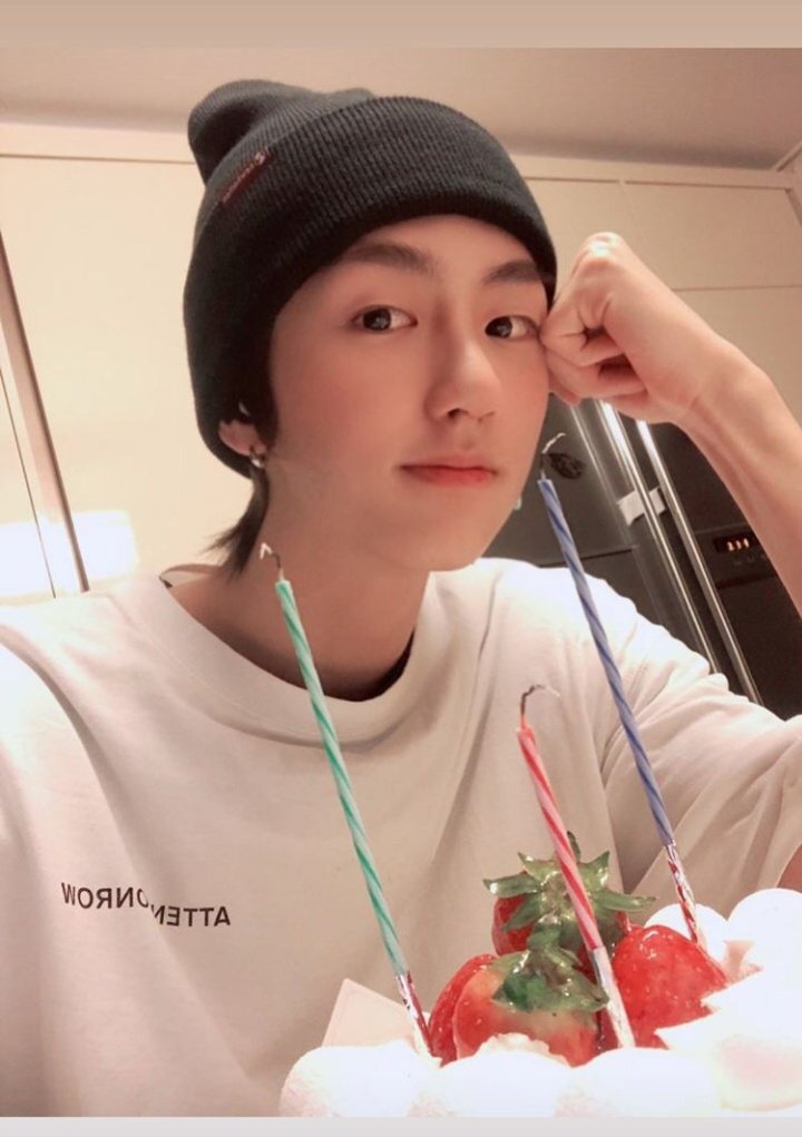 ckhangyull's tweet photo. HAPPY BIRTHDAY MINJUN KESAYANGAN AKU TOLONG SEHAT DAN BAHAGIA TERUS YA😭😭❤️🎉#HAPPY_BIRTHDAY_HANSEUL
#HANSEULDAY
#HANSEUL https://t.co/VyAu1J0qAk