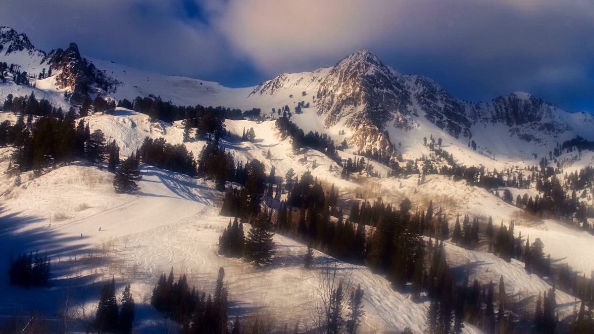 Mt. Ogden looked gorgeous during the sunrise this morning! 🌞