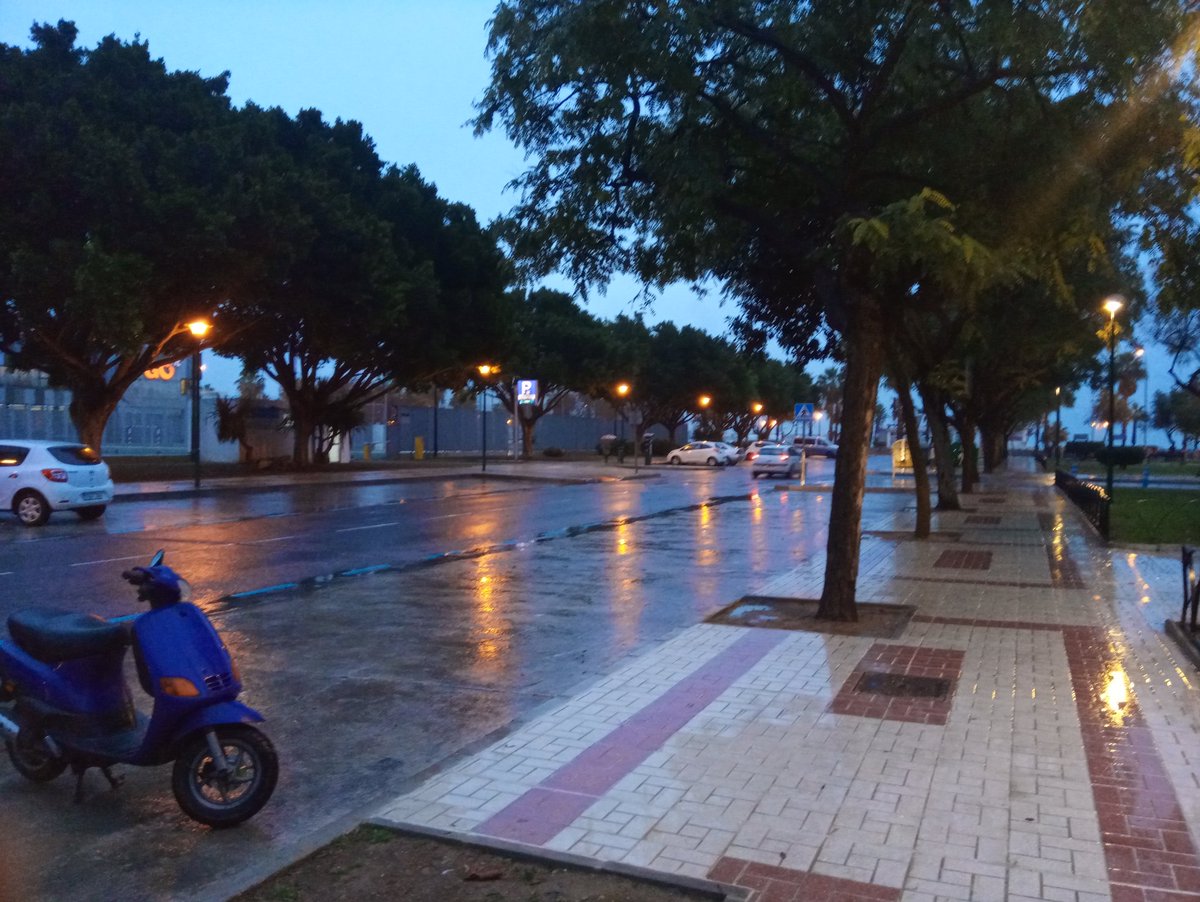 Ali_vipi's tweet photo. ¡Un éxito la zona azul de Huelin, alcalde! @pacodelatorrep https://t.co/Sy3MbzRapq