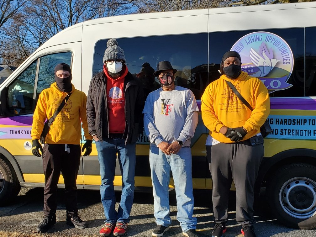 flogiving's tweet photo. Huge shout out to Pastor Phil and his wife Rev. Jackie at @VictoriousLivi9 Faith church, for conducting a blanket drive for FLO. Our Executive Director, Godfrey Molen and volunteers were on hand earlier this morning to accept the donations. Overall 158 blankets was raised. #love https://t.co/MoJE9dWbt3