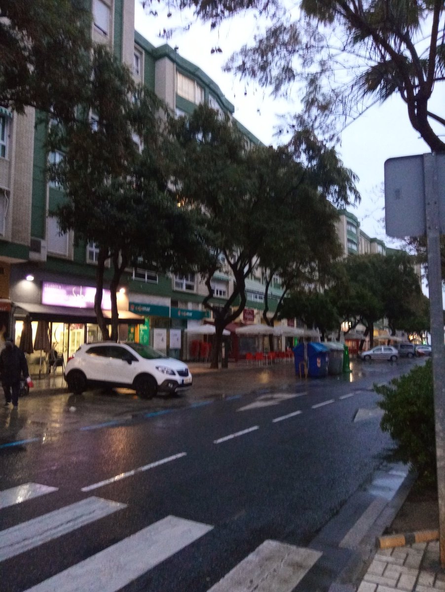 Ali_vipi's tweet photo. ¡Un éxito la zona azul de Huelin, alcalde! @pacodelatorrep https://t.co/Sy3MbzRapq