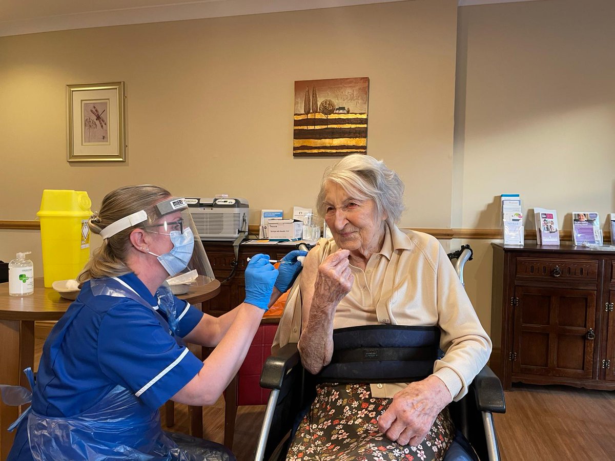 foxholes_care's tweet image. We’re delighted for Joyce, one of our residents, who, at 104-years-old, has become one of the oldest people in the world to receive the Covid-19 vaccine. She was in great spirits throughout! 😊

#Covid19 #CovidVaccine #NewRecord #Vaccine #Pfizer #PfizerVaccine