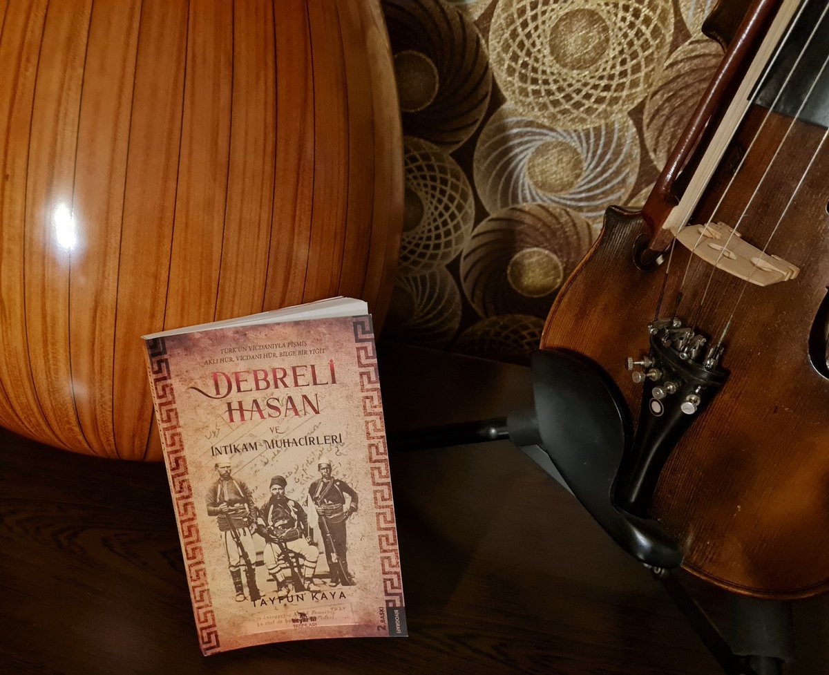 Debreli Hasan'ın yakın tarihe ışık tutan hikayesi çok sevildi. Çok ilgi gördü.🙏
İlk baskı çabucak bitti. 2 inci baskı buram buram kağıt kokusu ile kitapevlerine doğru yola çıktı. 
#beyazfilyayınları 
#heraklesyayınları 
#sosyaledebiyatdergisi
#debrelihasan
#dramaköprüsü