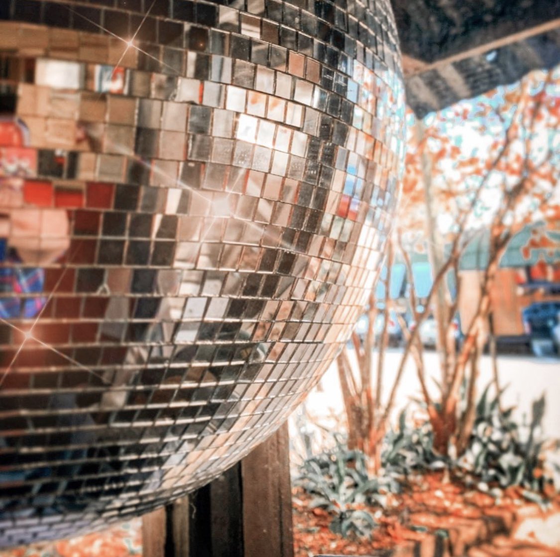 We are back for take out and limited dine in service TONIGHT!  Everyone working has tested negative for Covid-19 and the restaurant has been sanitized from top to bottom so that we can safely reopen. Thank you for bearing with us during these difficult times.