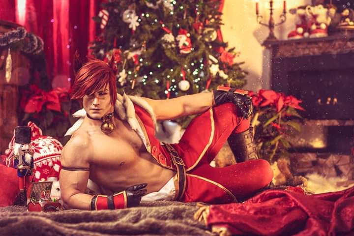 ShippGay18's tweet photo. Sett Noel (League of Legends) Prt 1

Tá eu sei que Natal já passou! Mais eu não podia ficar sem compartilhar essas imagens com vocês... Esse Cosplay é incrível, é como se tivesse tirado o Sett do jogo e trazido pra vida Real 😲❤

#Sett #LeagueOfLegends #Cosplay https://t.co/xfSZmS46hM