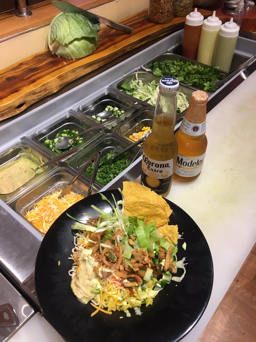 PhattTaco's tweet photo. Tostadalicious 💙❤️🧡💚💜🖤😎😋 https://t.co/Xp5mKBDi6p