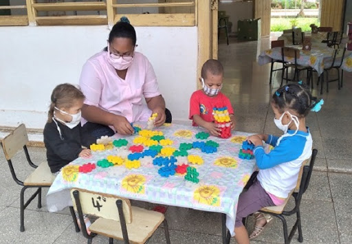 En #Cuba se mantiene el mismo #pago por el servicio de #CírculoInfantil, máximo 40 pesos. Por el seminternado se continúa pagando 7.
Las madres con dos o más hijos, también mantienen el pago bonificado, publica el <a href="/finanzasprecios/">Ministerio de Finanzas y Precios Cuba</a> 

Más información 👉 bit.ly/35ka1AD