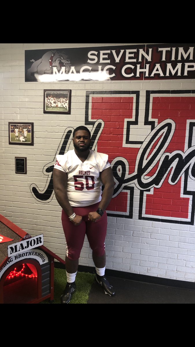 51lando's tweet photo. Great visit    I’m  blessed to announce that I received an offer from Homles community college. I’m excited to say that I’m 100% committed @YaBoyCoachJones @GoodpastureBall @CoachSummers70 @bowling_coach https://t.co/MXeiRdCOoF