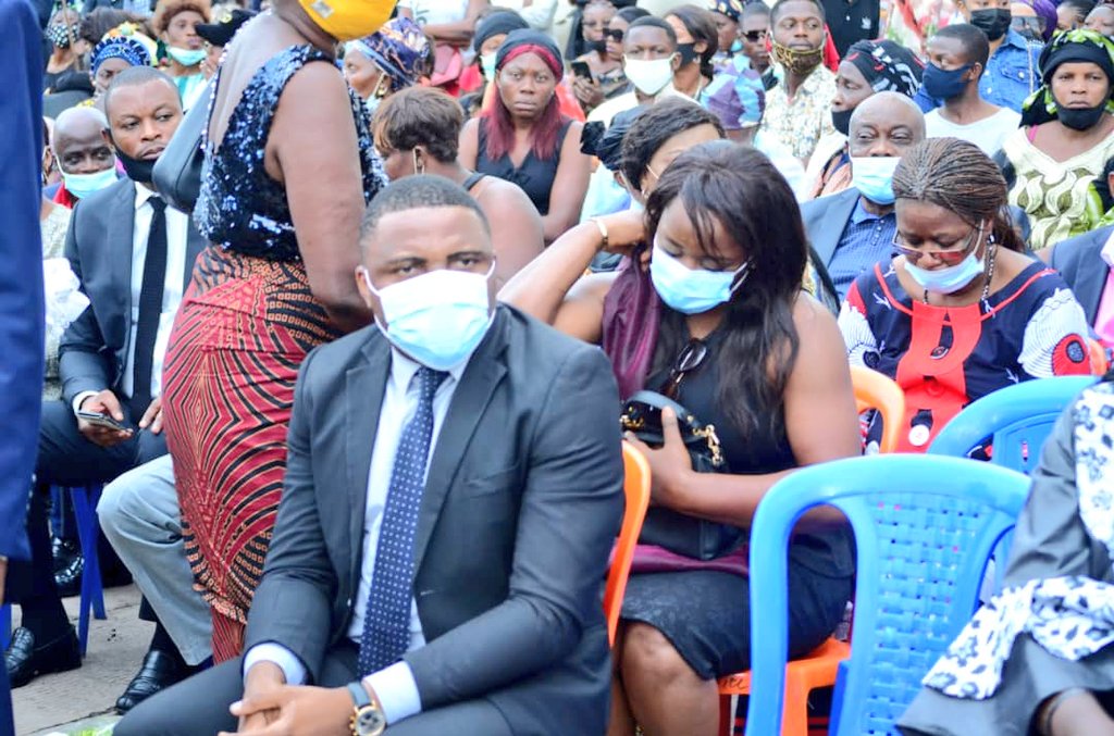 Jeunesse_Mlc's tweet photo. • #InMemoriam •
Le Président de la LJMLC @AldarichLuboya et sa vice @CarmelBampile ont rendu les derniers hommages, ce jeudi, à l'Hon. Sénateur Dr MASUDI KALOMBO BIN MASUDI (Époux de l'Honorable @Evebazaiba
SG/MLC)
#RestInPeaceDaddy🌹 https://t.co/V5xCFV5xK6