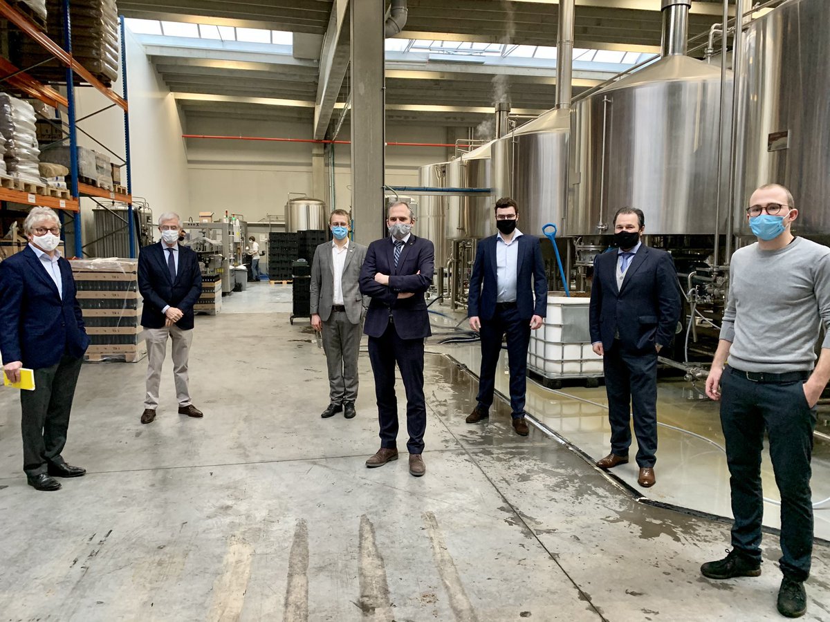 JosVermeiren's tweet photo. Vanuit @UNIZO_OVL samen met @MDiependaele en @GeertBourgeois op werkbezoek bij de Gentse contractbrouwer #Beerselect @Wout_Meuleman om de impact van #brexit te monitoren op de Vlaamse bedrijven. Boeiend ondernemersverhaal met grote (internationale) ambities! https://t.co/DrZkigXk6Q