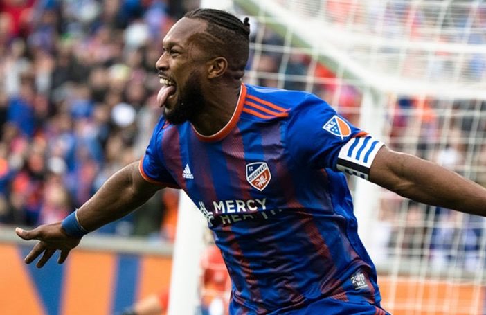 tdmascrc's tweet photo. Kendall Waston siempre se ha visto muy bien de azul 💙 https://t.co/5fO54nGw5X