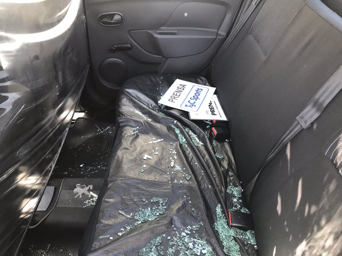 Hoy sufrimos un robo a metros de 2 controles policiales Av. Rivadavia y D’Onofrio de <a href="/Municipalidad3F/">Municipalidad de Tres de Febrero</a> #Inseguridad a metros de dos controles de <a href="/PFAOficial/">Policía Federal Argentina</a> y <a href="/PoliciaPBA/">Policía Provincia de Buenos Aires</a> donde hay 6 cámara de seguridad. Vecinos tengan cuidad por esta zona que es tierra de nadie