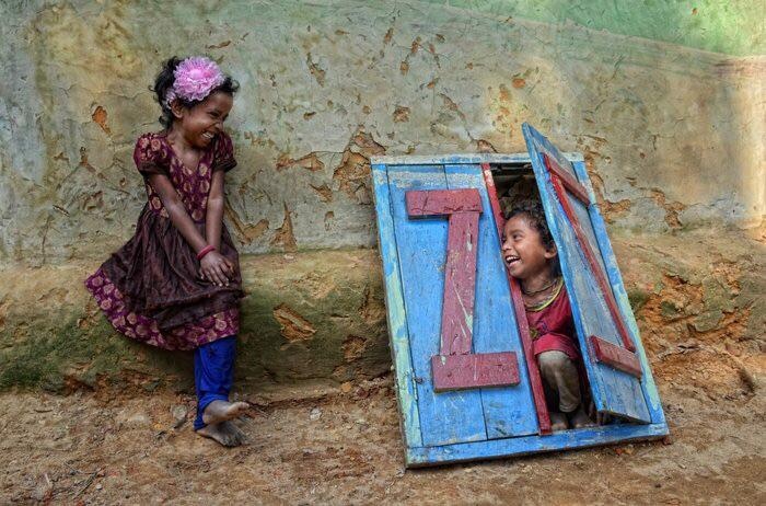 HumayunAid's tweet photo. kushi kitha? 

kushi oyloh yetim bachar mukoh ashi dekha https://t.co/fG2X9p2wC1