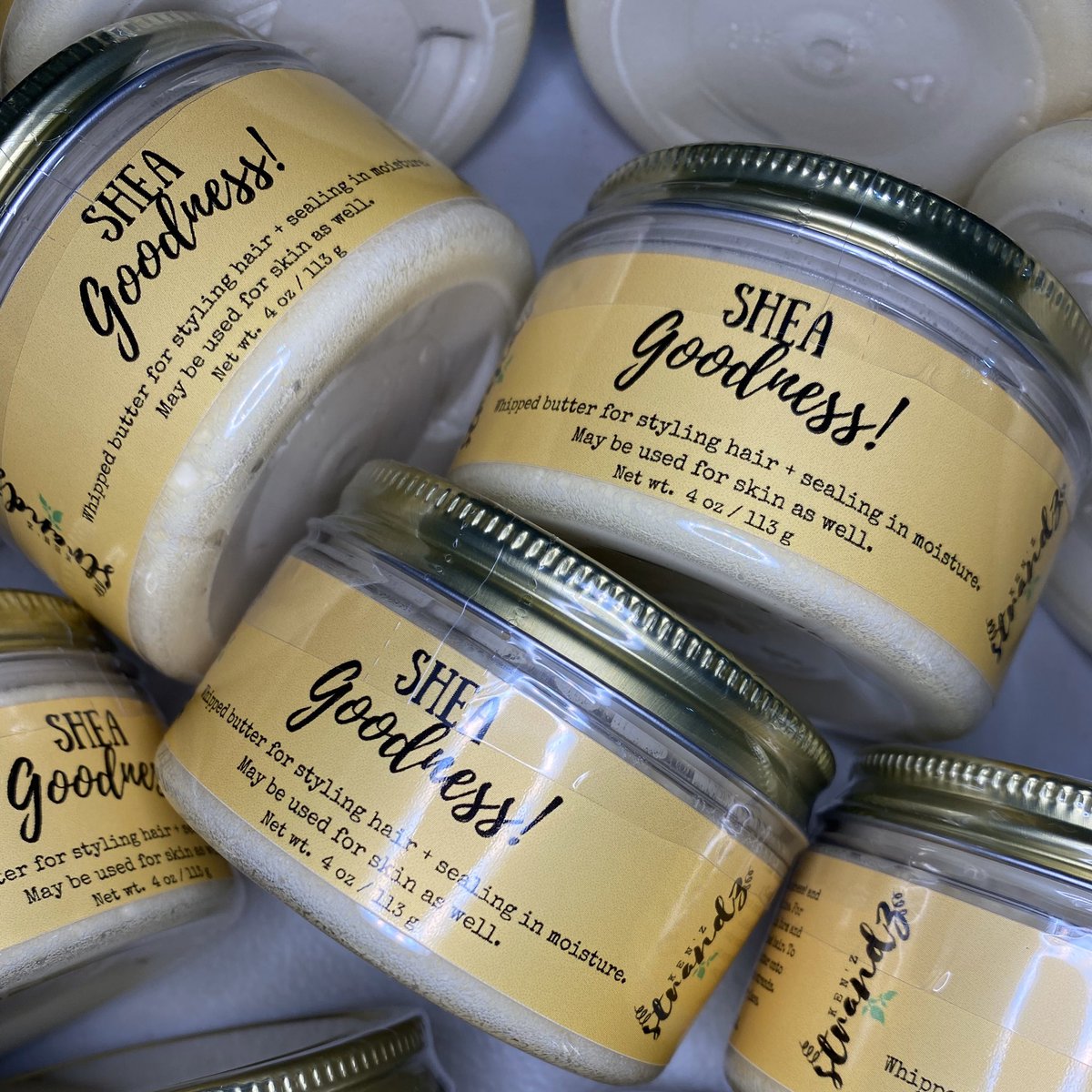 kenzstrandz's tweet image. #GetStranded Kits 💜💚 are here! Now, you have all 4 hair care products in one set, for a lower price! Our #GetStranded Kits include:
1 Flower Nectar 🌺 
1 Mineral Masque 🌺
1 Mango Goodness!✨
1 Shea Goodness! ✨
These kits will always be FREE TO SHIP! kenzstrandz.com