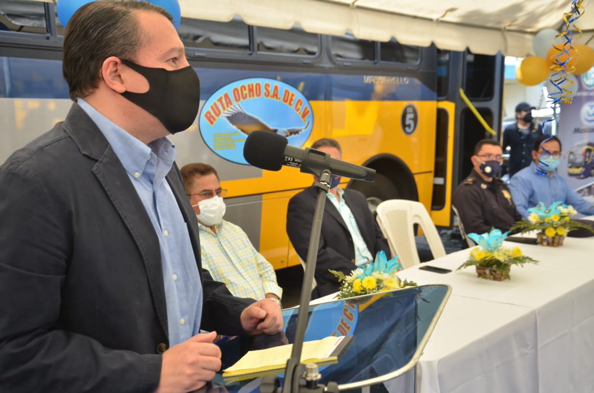VMTElSalvador's tweet photo. El viceministro @scastelar, participa en Acto de Renovación de Flota de Autobuses de la Ruta 8, de San Marcos, que incorpora nuevas unidades con accesibilidad para personas con
discapacidad, cámaras de video-vigilancia, entre otros beneficios para la población salvadoreña. https://t.co/XyIAhZwUFO