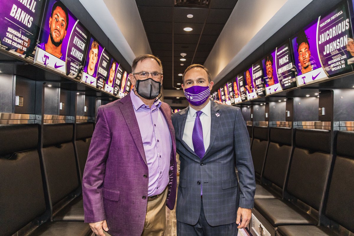 TarletonFB's tweet photo. Big things are happening at @TarletonState 🔥 

#D1szn x @TarletonPrez https://t.co/nmWVRHOnVh