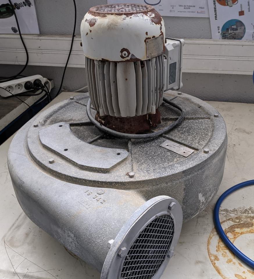 sebthomas1510's tweet photo. Voici un avant/après d'une réparation et remise en service d'une turbine d'aspiration industrielle pour un de nos partenaires par les élèves du Bac Pro Maintenance des Équipements Industriels 🛠️
#lbpforbach #lbp57 #forbach @acnancymetz #bacpromei @Dsden57 https://t.co/ljZ9gy5muA