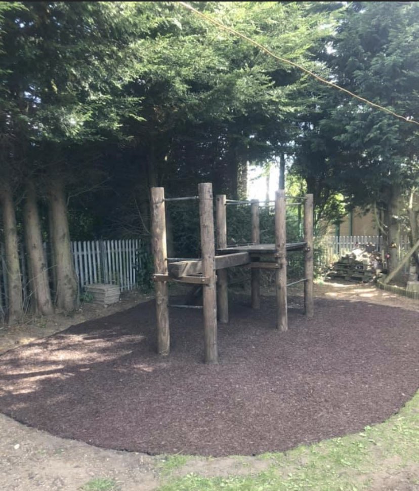 TAS4L's tweet photo. We lay rubber mulch safety floors.
Whilst things are quiet in school maybe nows the time to do it ? 
( if it is for safety and your floor is degraded or does not exist it does count as essential maintenance IAW - UK lockdown law) #Playspace #Safetyfloors https://t.co/kohY7PR6Cs