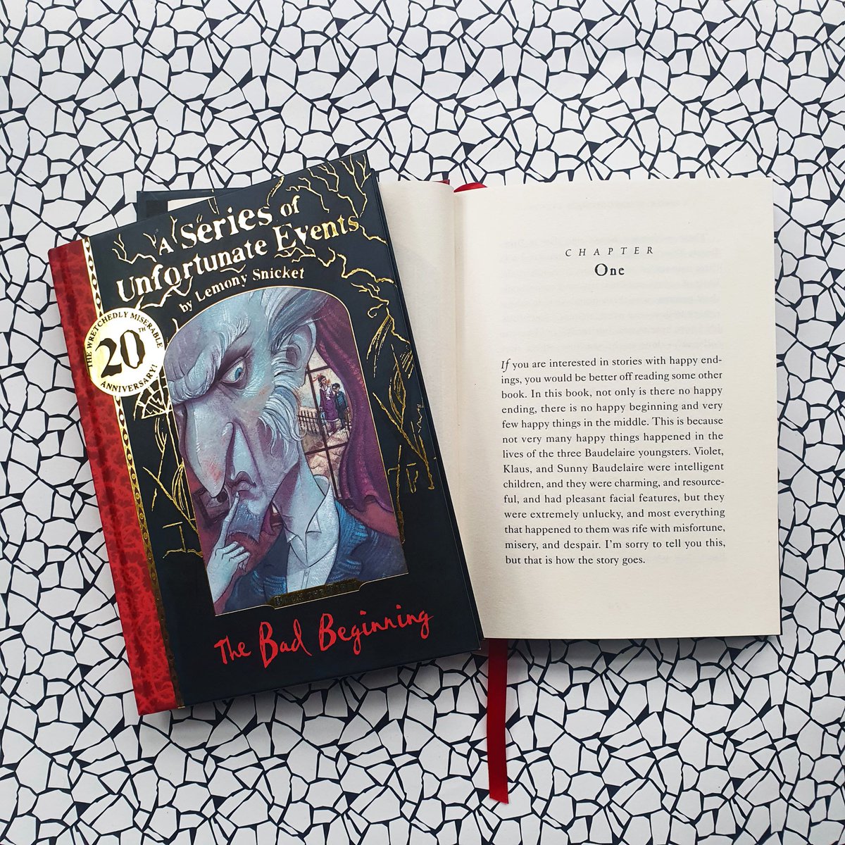 FarshoreBooks's tweet photo. Feast your eyes on the 20th anniversary edition of #TheBadBeginning which is out today! 🤩 If you loved #ASeriesofUnfortunateEvents are looking to introduce your kids to the books (or you just want to treat yourself), get yours here: https://t.co/JNFUbYF0Z4 #ChildrensBooks https://t.co/ufRfHT8RaY