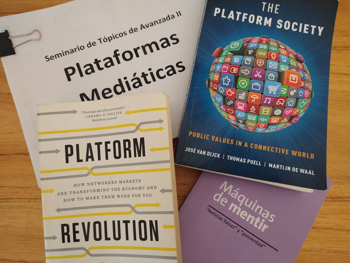 jcrettaz's tweet photo. A las #plataformas se les atribuye -por un lado- responsabilidad por los contenidos que allí circulan, y -por el otro- se les cuestiona si impiden esa circulación. Desde 2020, en @uadeoficial estudiamos este tema en la materia #PlataformasMediáticas de #ComunicacionUADE https://t.co/8hUhHBLk9W