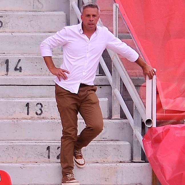 ❌ No sigue Lucas Pusineri

Luego de varias idas y vueltas con los dirigentes (que le renuevan, que veremos, que esto, que aquello...) Pusineri dejó de ser técnico de #Independiente. 

Ante River dirigirá Fernando Berón (Vía <a href="/RoHagenmuller/">Rocío</a>).