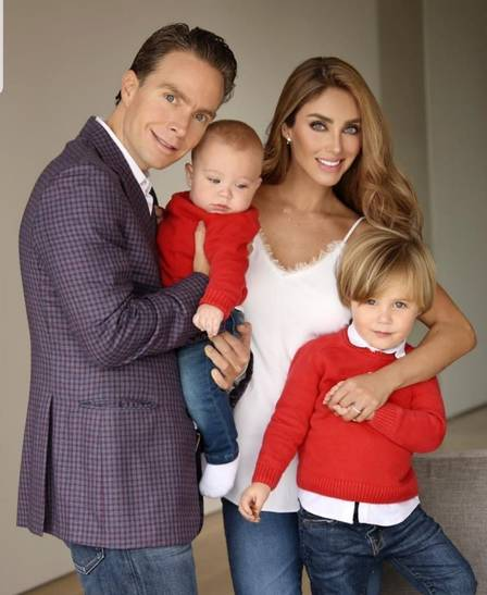 AnahiWorldOrg's tweet image. #News Anahí, ex-integrante do RBD, tranquiliza fãs após marido testar positivo para Covid-19: "Estamos seguindo orientações médicas" 

extra.globo.com/famosos/anahi-… 

Foto: Reprodução - Instagram