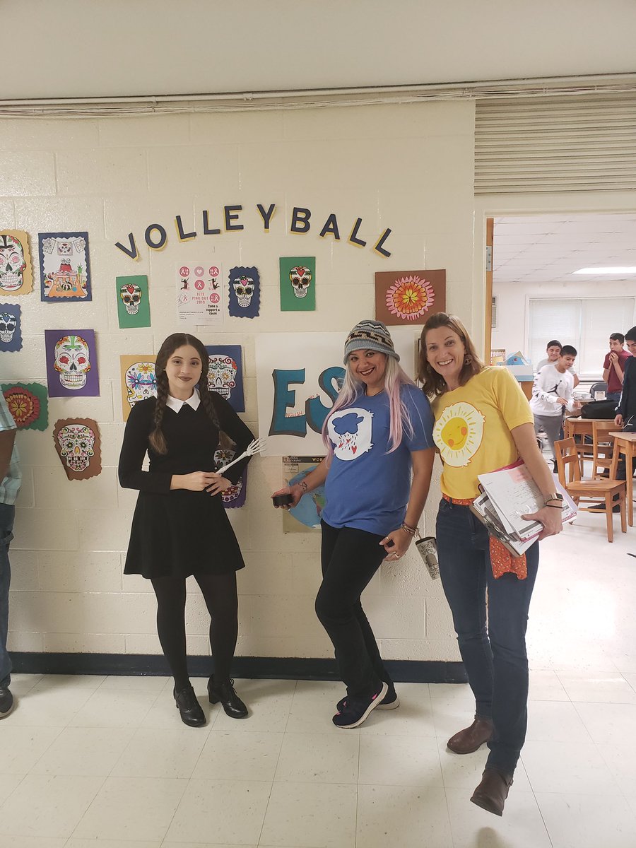 VASQUEZHMIRIAN's tweet photo. I know you are going to be close by @wendi322 but definitely it does feel weird. Love you so much! Miss you already. So much I didn’t get to learn from you. #esl4life #teamaweaome #wontgetridofme https://t.co/CwNACh3vDR
