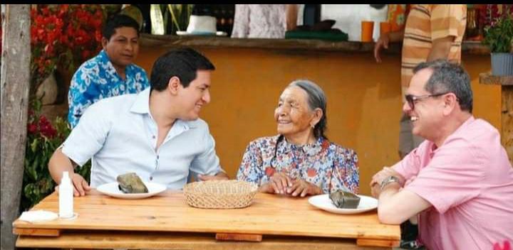 MEPlus05's tweet photo. 📌 Por un #Gobierno con Justicia social y #equidad, poniendo en prácticas políticas públicas a favor de los sectores más vulnerables 
#BinomioDeLaEsperanza 🇪🇨
#ArauzRabascall 
#SeTrataDeTodos 
#VuelveLaEsperanza
#ARecuperarElFuturo1️⃣🗳

@ecuarauz 
@rabascallcarlos https://t.co/f9Pg5ZjdRT