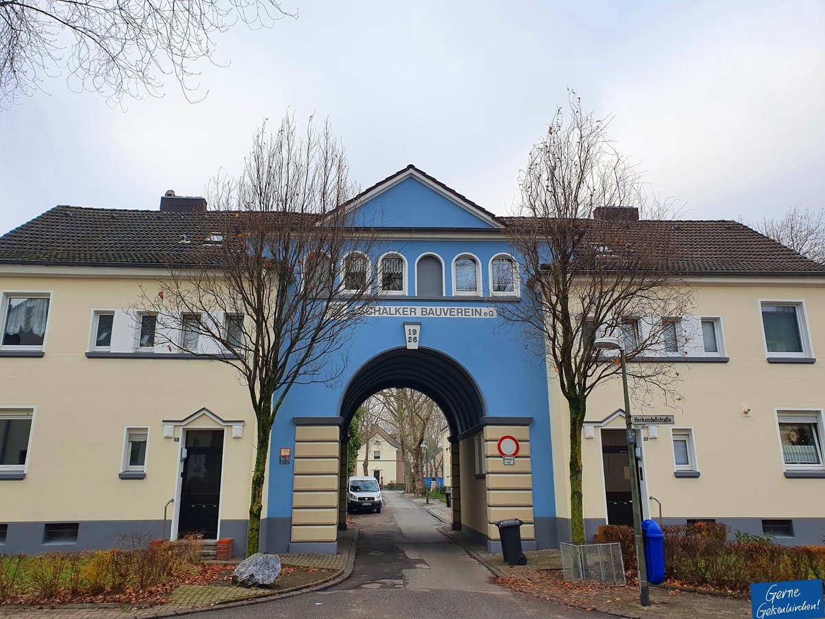 GGelsenkirchen's tweet photo. Schicke #Fassade und ein toller #Torbogen! Wo? In #Bismarck. War er euch bekannt? Ist immer wieder spannend, durch #Gelsenkirchen zu kurven! 🙂
(Foto: falke) https://t.co/mclP9Vbj29