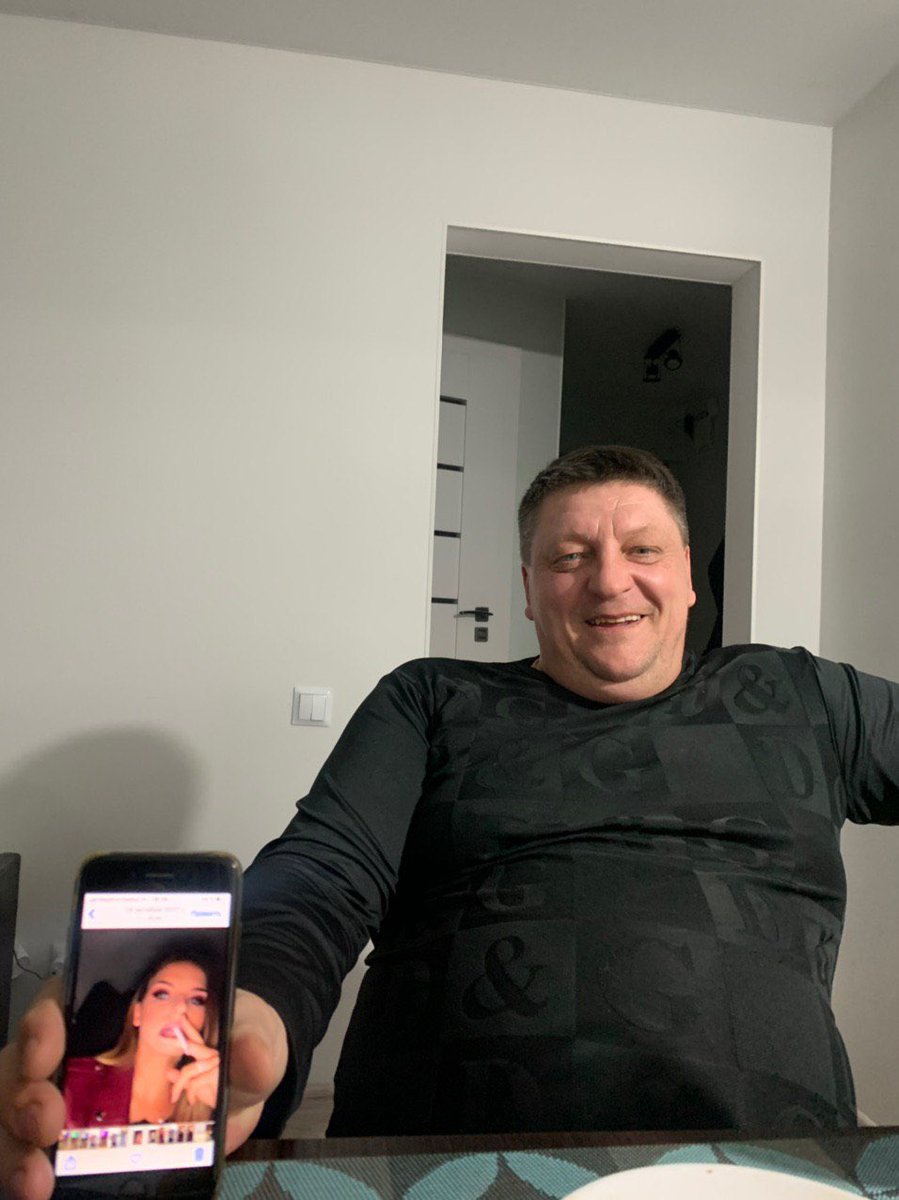 А это батя хвастается моими лучшими, но случайно попавшими к нему фотографиями 😭🤣