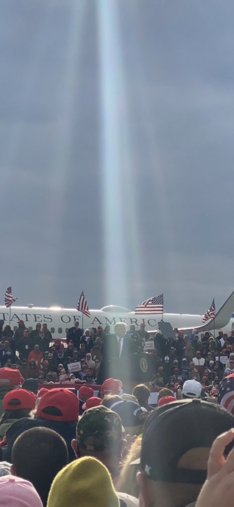 KiniSoy's tweet photo. ✨💖🙏El es el elegido de DIOS🙏💖✨ son reales esas fotos no están trucadas alguien que estuvo allí las hizo y las compartió.
@HSRetoucher
 
@realDonaldTrump https://t.co/Fmzc03B1ON